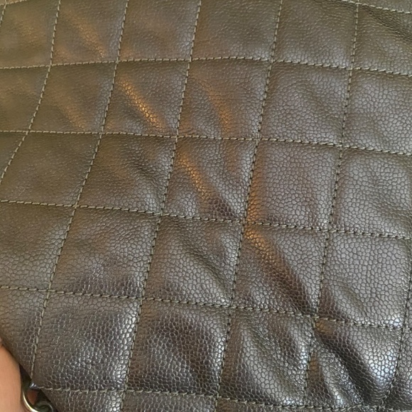 Chanel Chic Shopping Tote in Metallic Grey Caviar with Ruthenium Hardware - Picture 9 of 14